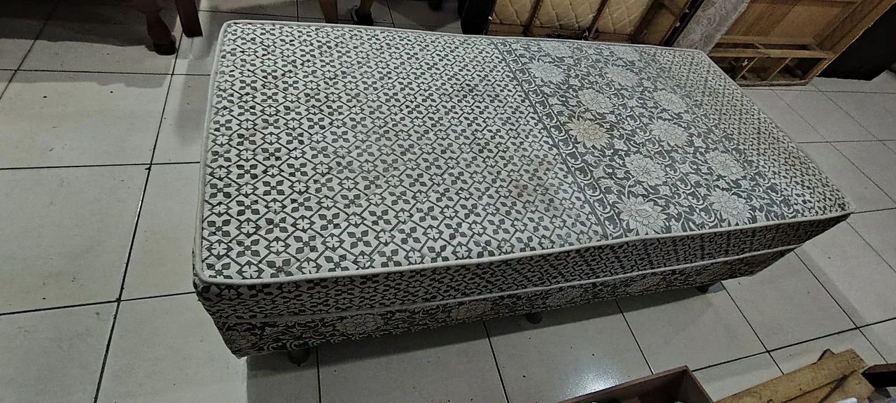 CAMA SOLTEIRO DE ESPUMA USADA R$260 ENTREGA GRÁTIS  - Foto 2
