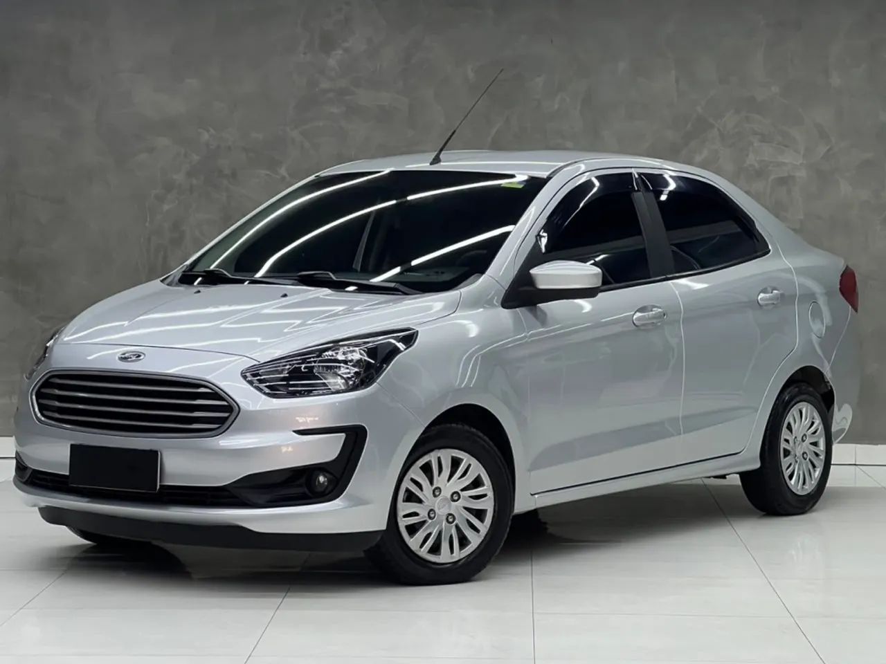 ALUGO CARRO 