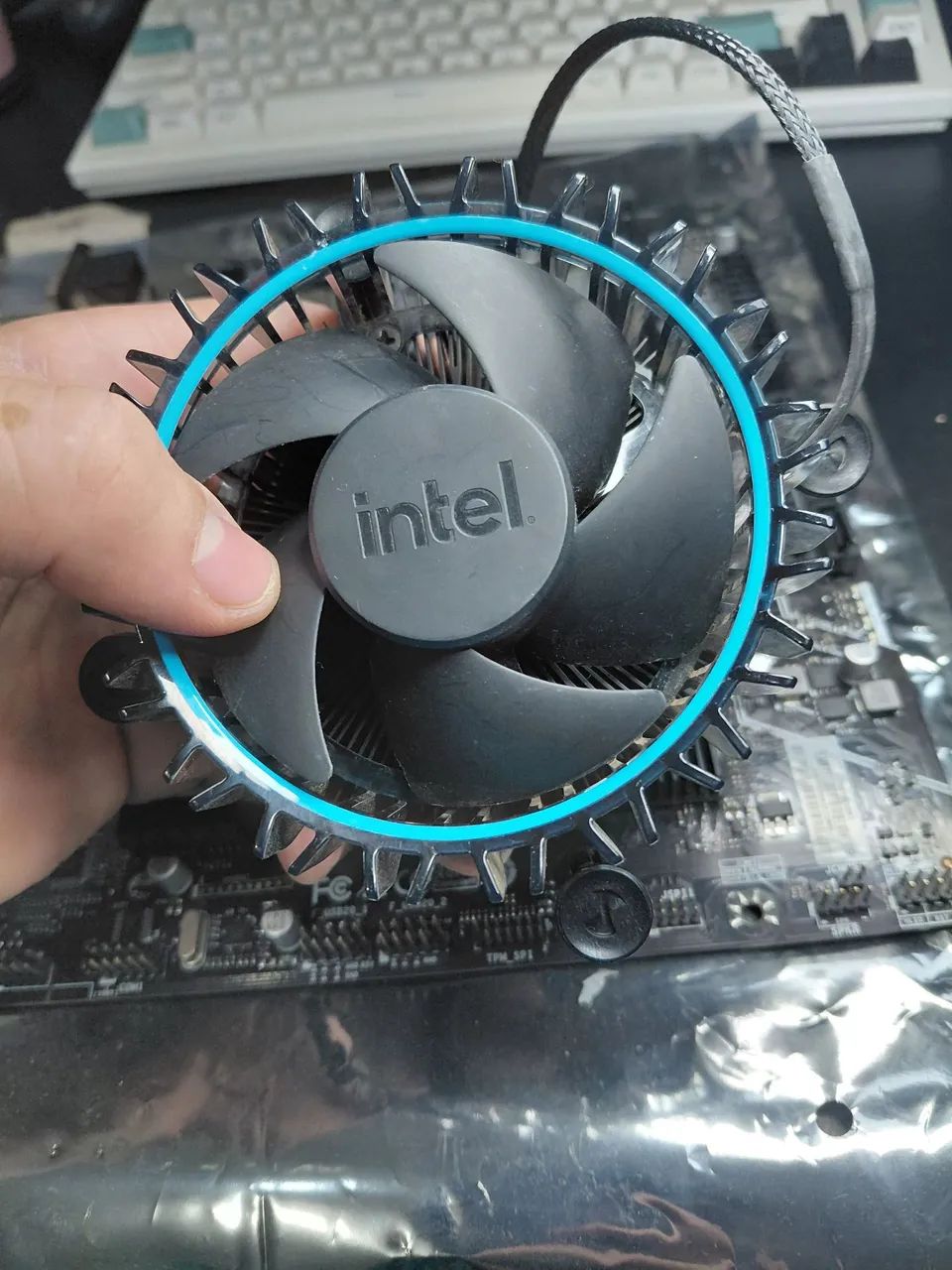i3-12100F + H610M H V6 - Foto 4