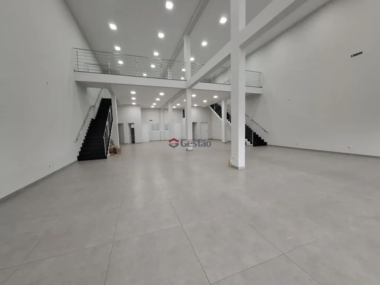 Excelente Loja Nova com mezanino Bairro Moinhos REF: C2021
