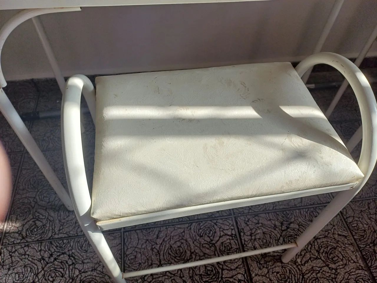 Penteadeira + mesa de cabeceira antigas - Foto 3