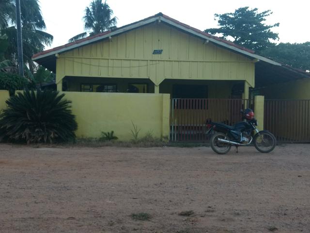 Vende-se esta Casa