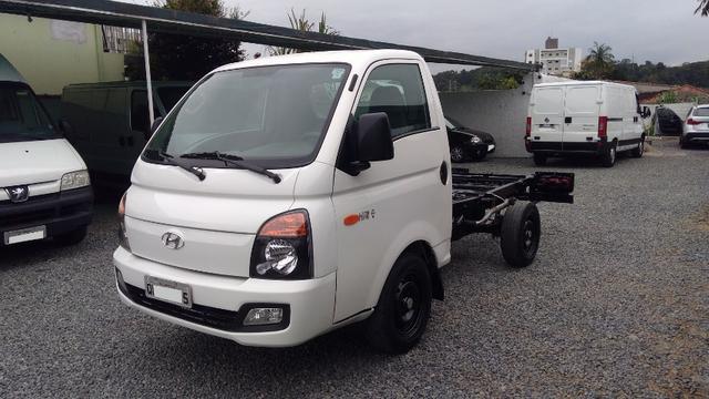 Caminhãozinho, Furgão - HR 2.5 Turbo Diesel, ano 2016, único dono, Joinville SC