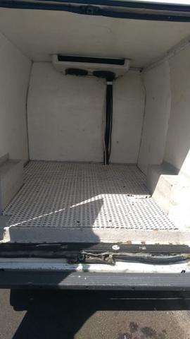 Vende-se Van refrigerada com serviço - Foto 8