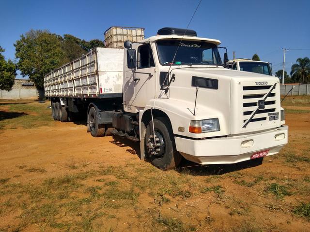 Volvo nl10 340 com carreta graneleira filé de mecânica aceito troca por Truck