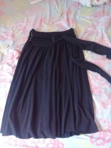Vendo saias e vestidos usados mas em bom estado tanho outros além desses - Foto 6