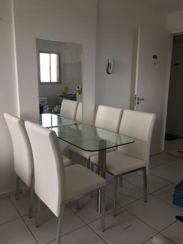 Vendo mesa de vidro com pé de aço em excelente estado de conservação!!