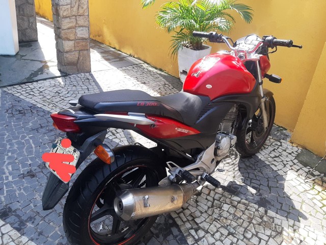 VENDO CB 300 DOC ATRASADO. 4 MIL E LEVA