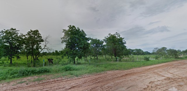 FAZENDA NA BEIRA DO RIO COCHA. PRÓXIMO A MONTALVÂNIA-MG