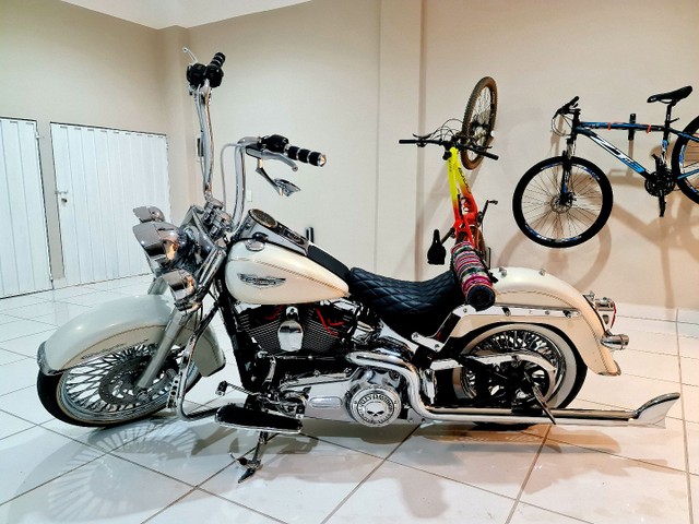 HARLEY DAVIDSON SOFITAIL DELUXE