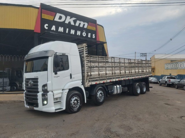 VW 25.390 CONSTELLATION 8X2 ANO 2014 COM CARROCERIA COMPLETO