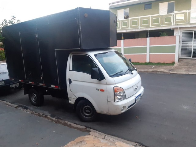 VENDE-SE CAMINHÃO HR