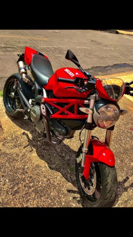 MOTO DUCATI MONSTER 796