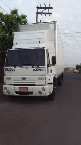 CAMINHÃO CARGO