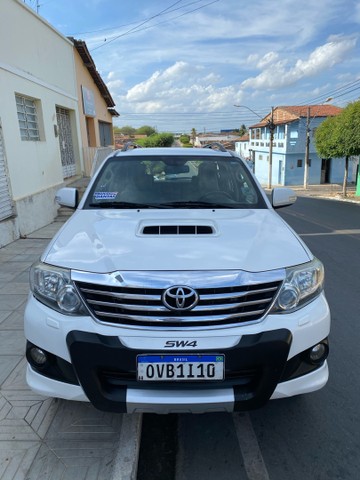 VENDA DE UMA SW4 DIESEL 7 LUGARES, ANO 2014 A MAIS COMPLETA DA CATEGORIA