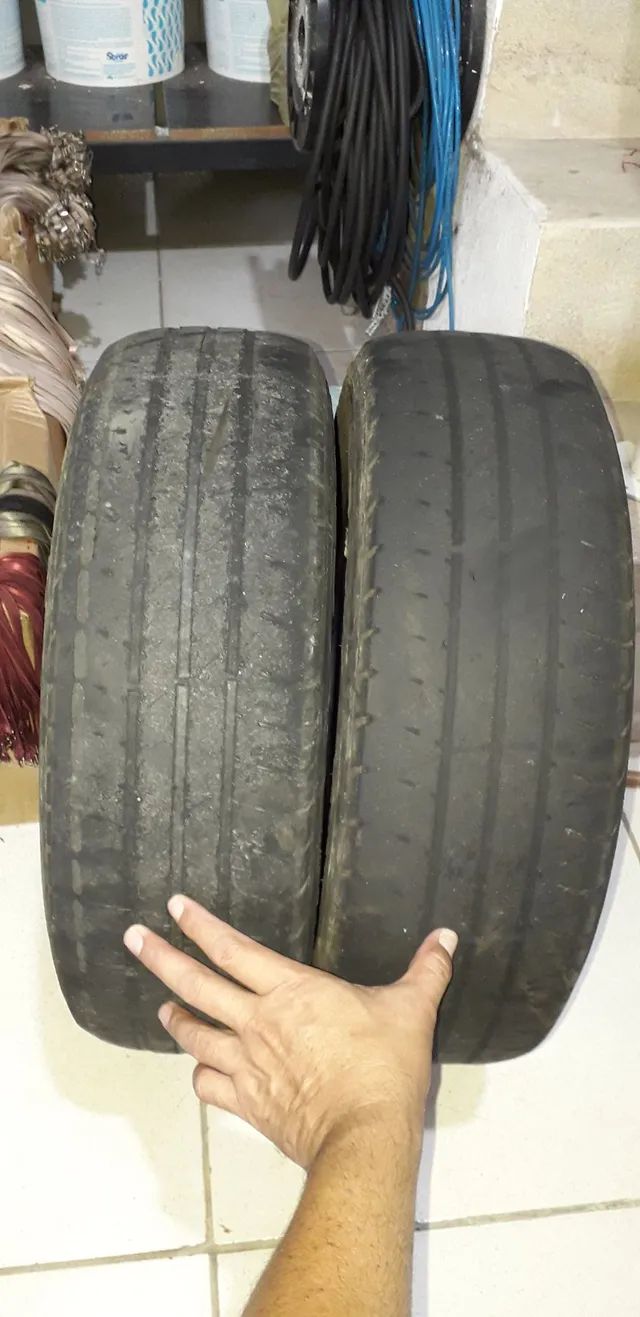 4 pneus (3 GOODYER 175/70/13)(1radical 165/70/R13 
