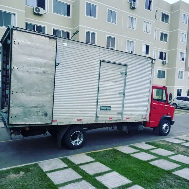 Frete e Mudanças- Caminhão Baú de 5,5m. - Foto 2