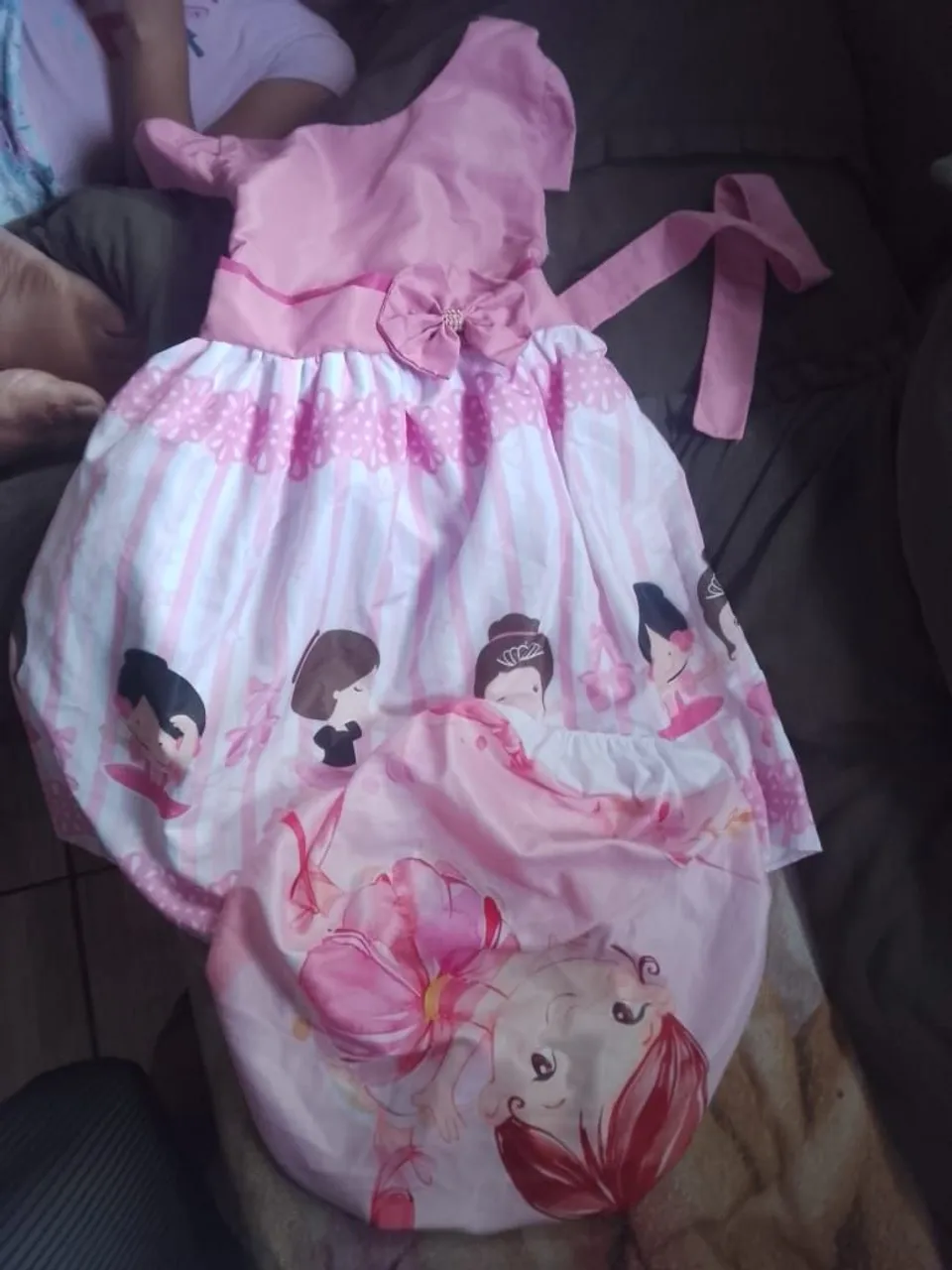 Vestido Infantil Rosa com Estampa de Bailarinas e pano pra painel redondo 50cm