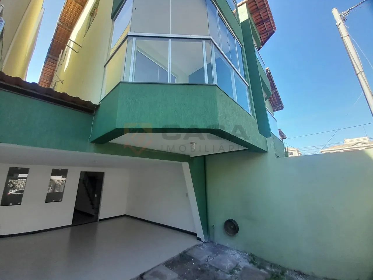 Casa triplex 3 quartos com suíte e closet em Colina de Laranjeiras iM