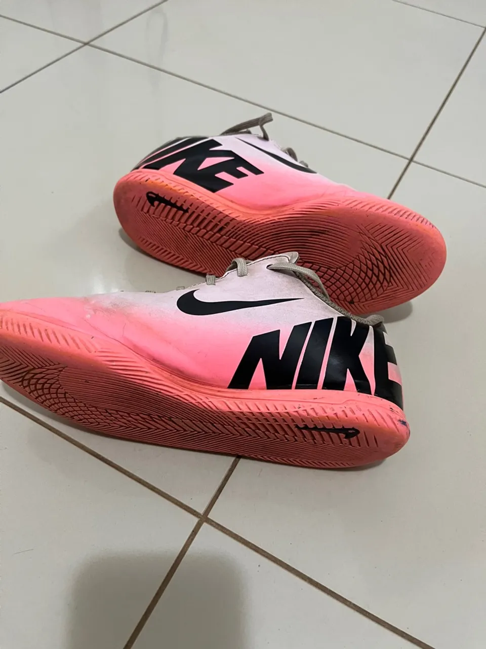 Chuteira de futsal Nike mercurial rosa club tamanho 34
