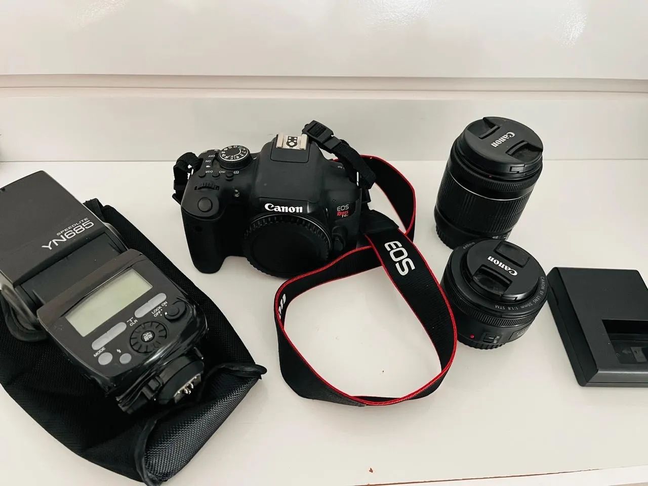 Câmera Canon EOS Rebel T6i + Lentes e Flash