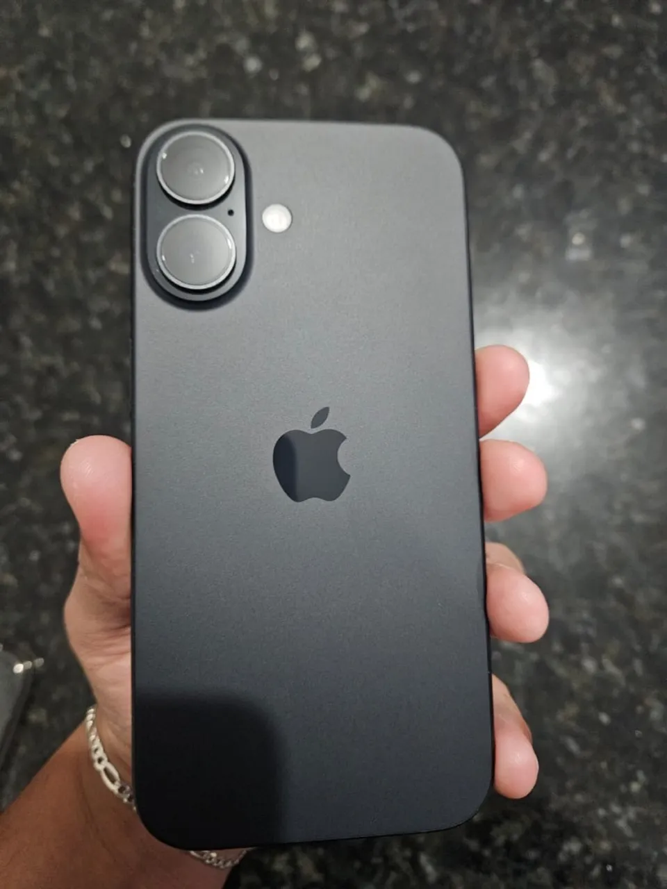 iPhone 16 256GB