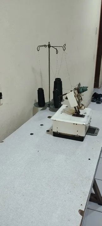 Máquina Galoneira de 3 agulhas. - Foto 2