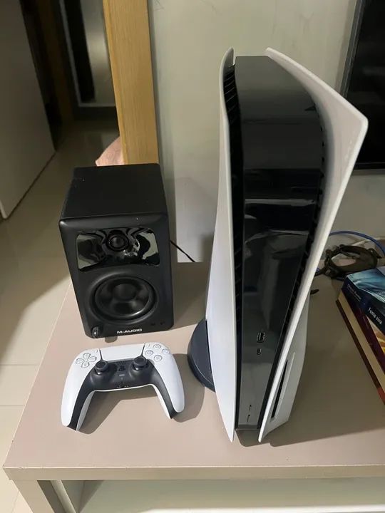 Playstation 5 semi-novo, último modelo, com leitor de disco e a caixa