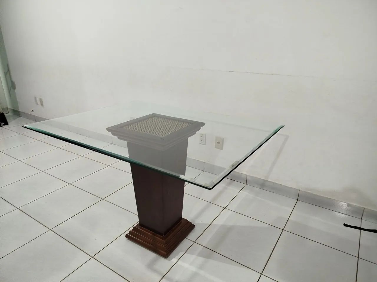 Mesa de vidro (Tam. 1.20 X 0.90) com base em madeira - Foto 4