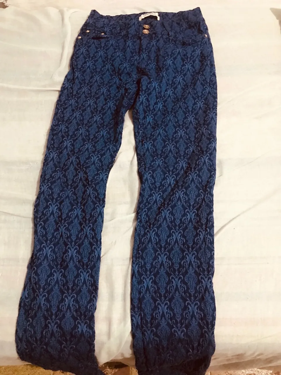 Vendo um calça azul 20 reais