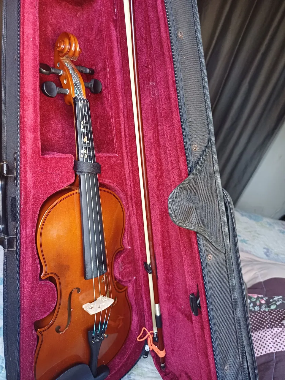Violino com arco e estojo - iniciantes