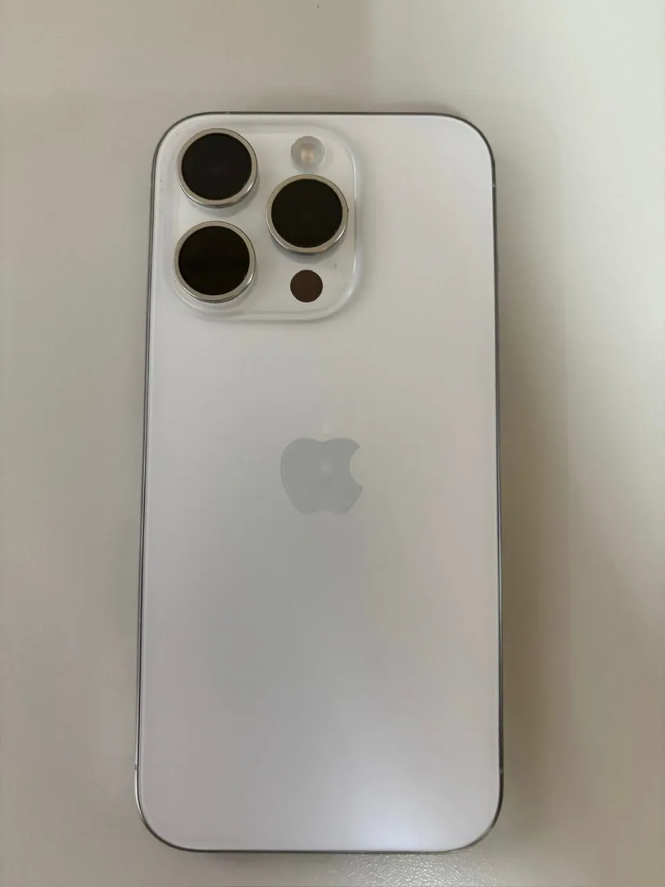 IPhone 15 Pro em excelente estado