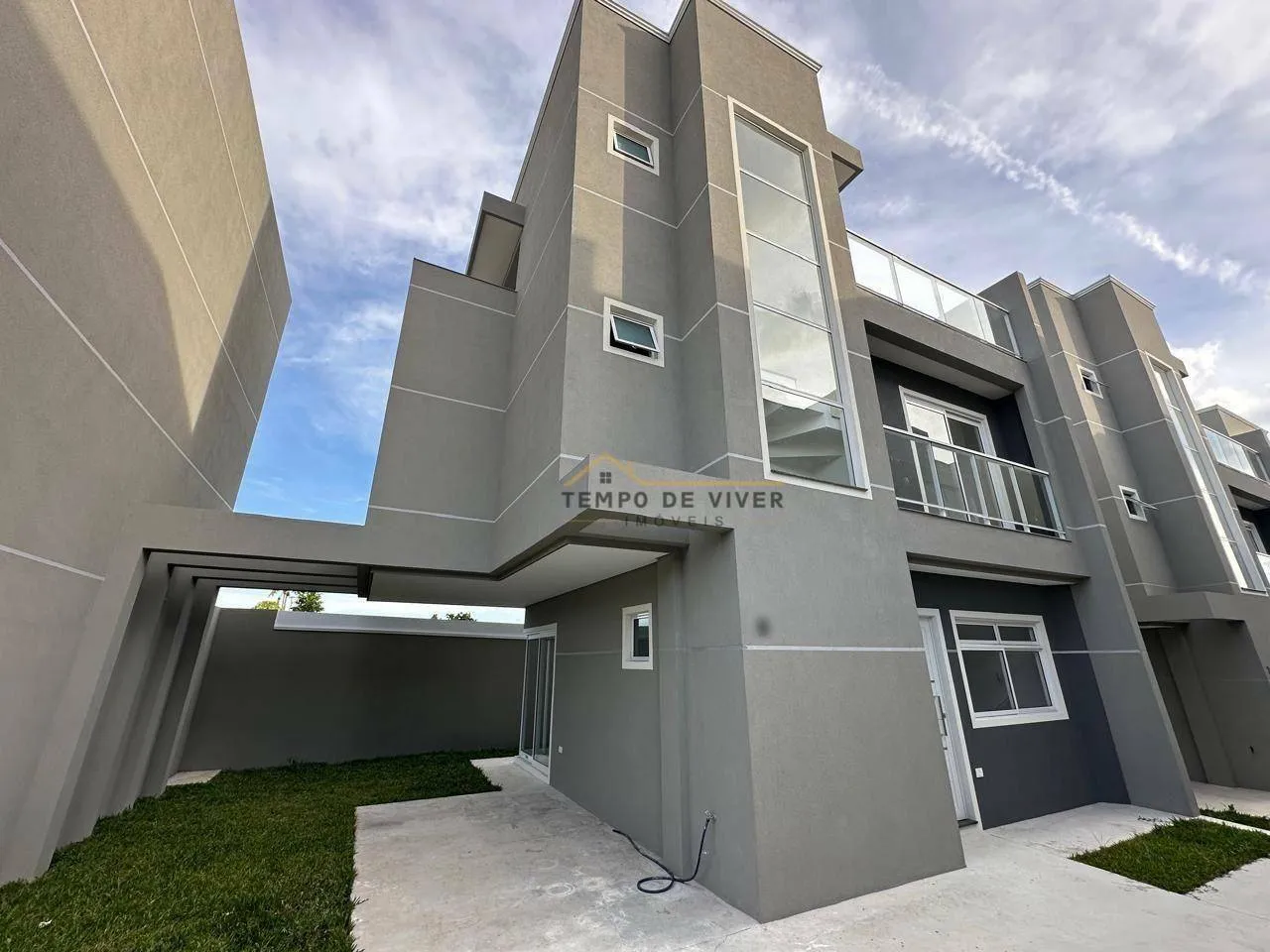 Sobrado com 3 dormitórios à venda, 129 m² por R$ 850.000,00 - Capão Raso - Curitiba/PR