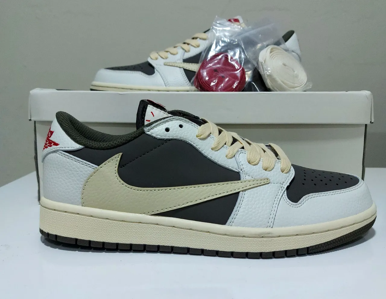 TENIS NIKE AIR JORDAN 1 LOW REVERSE MOCHA