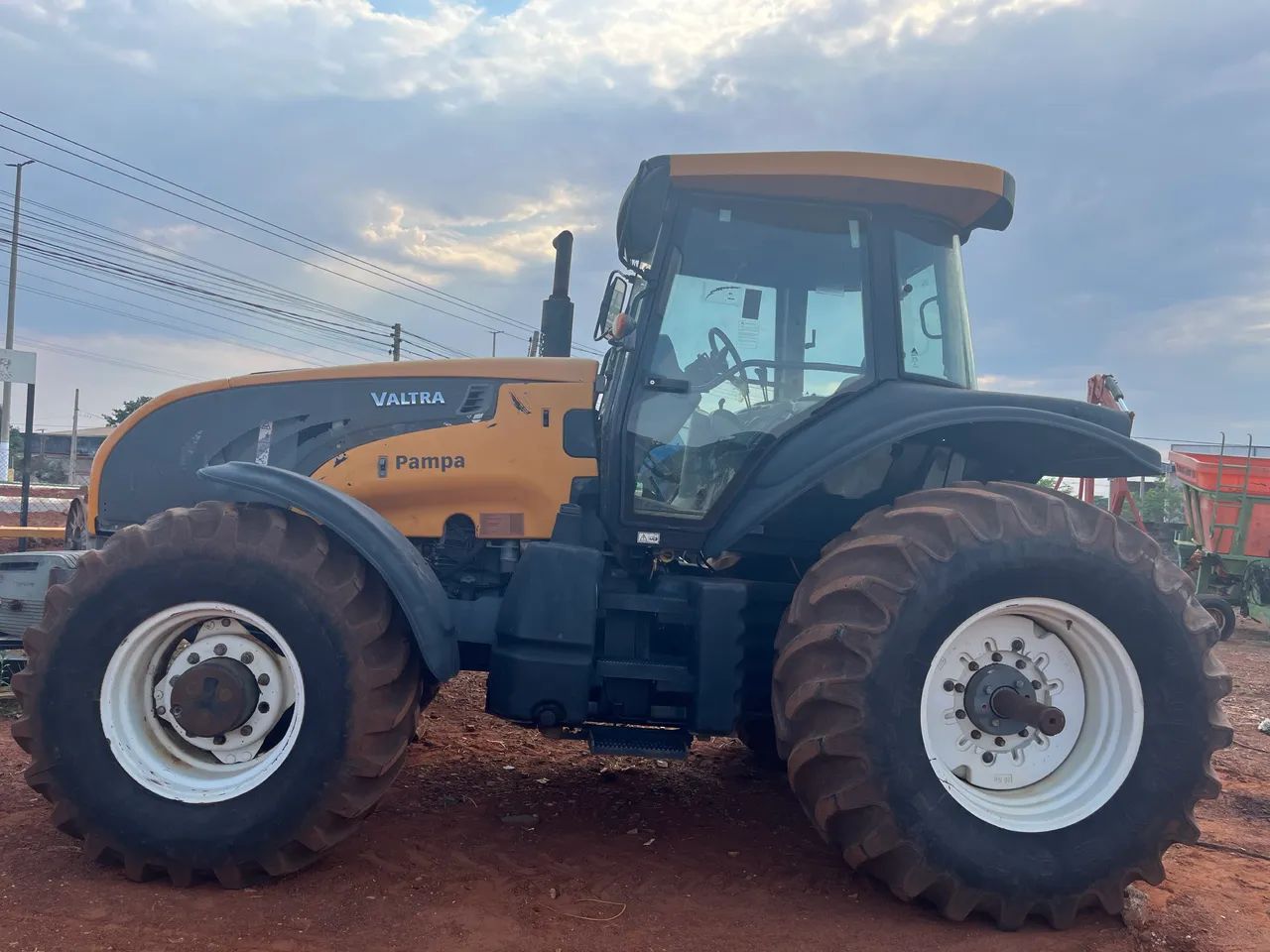 Trator Valtra BT 190 ano 2013  - Foto 3