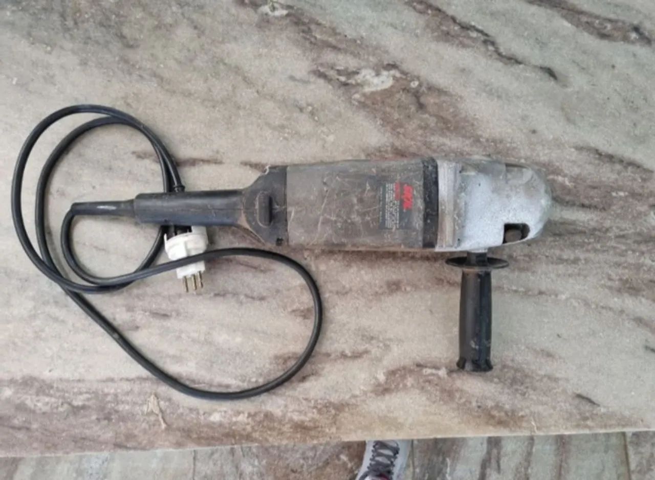 Esmerilhadeira Profissional Skill 2300W