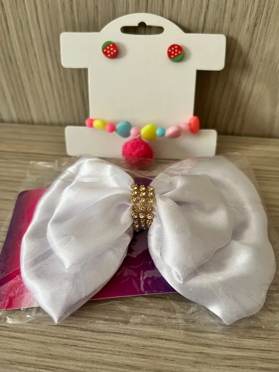 Kit de Acessórios Infantil: Laço, Pulseira e Brincos - Foto 4