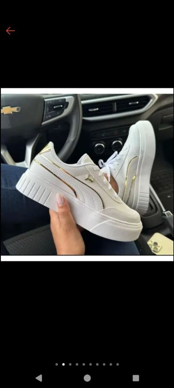 Tênis Puma Branco com Detalhes Dourados