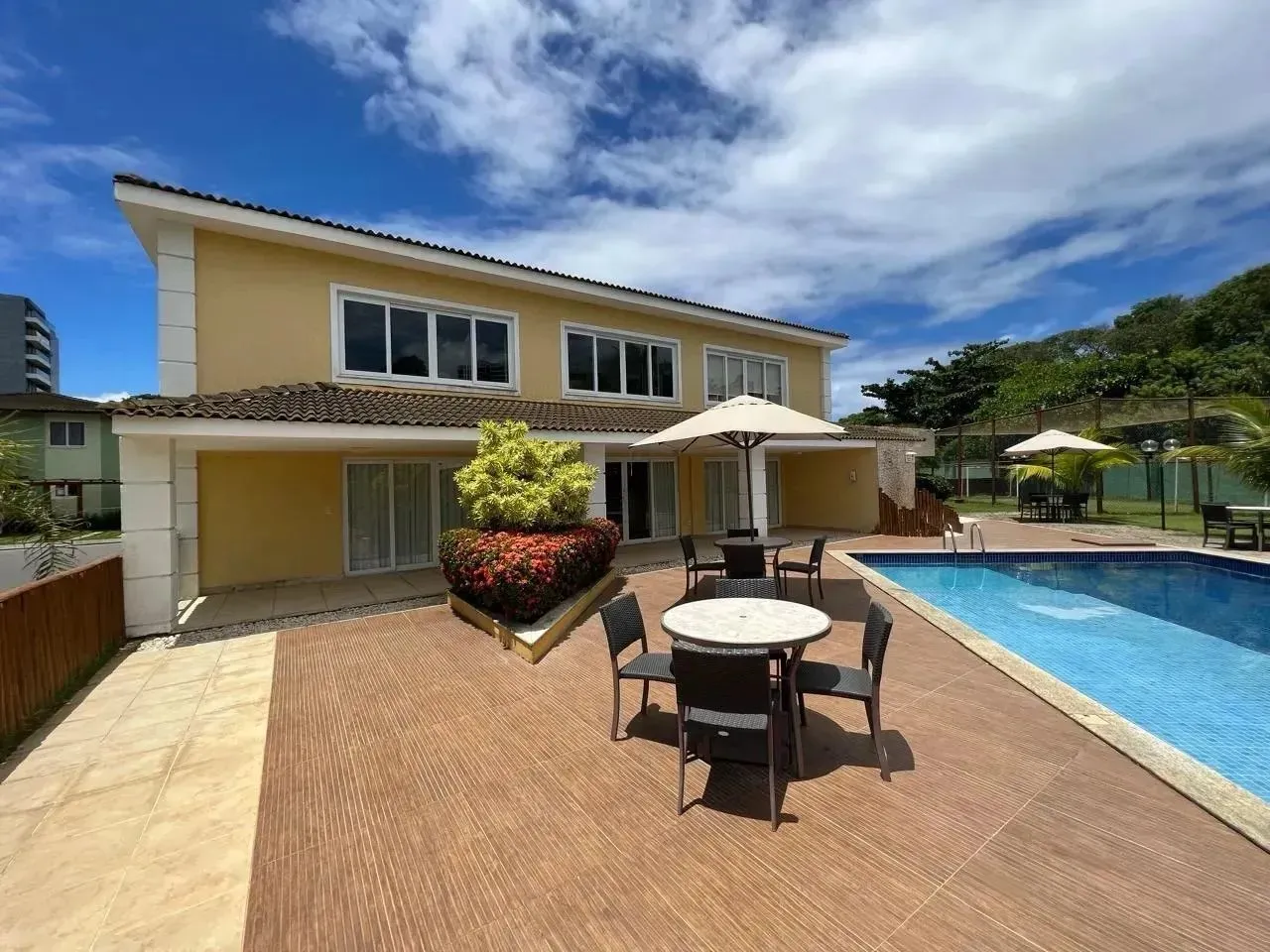 Casa em Patamares 4/4 com 2 Suites Oportunidade