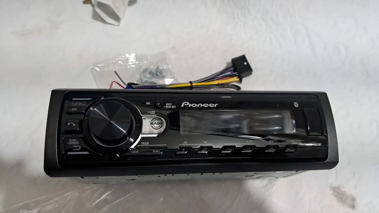 Pioneer MVH-S235BT Novo