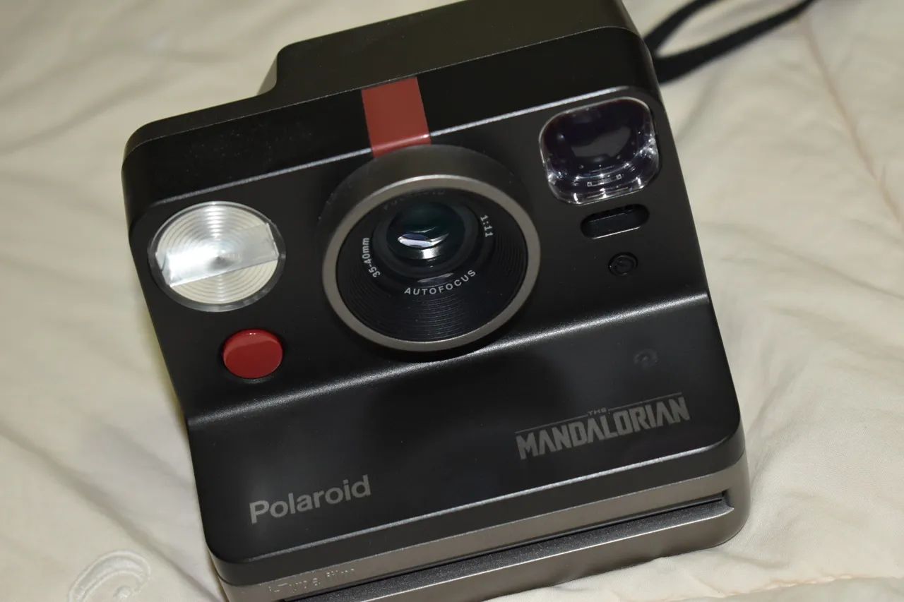 Polaroid Now edição limitada Mandalorian