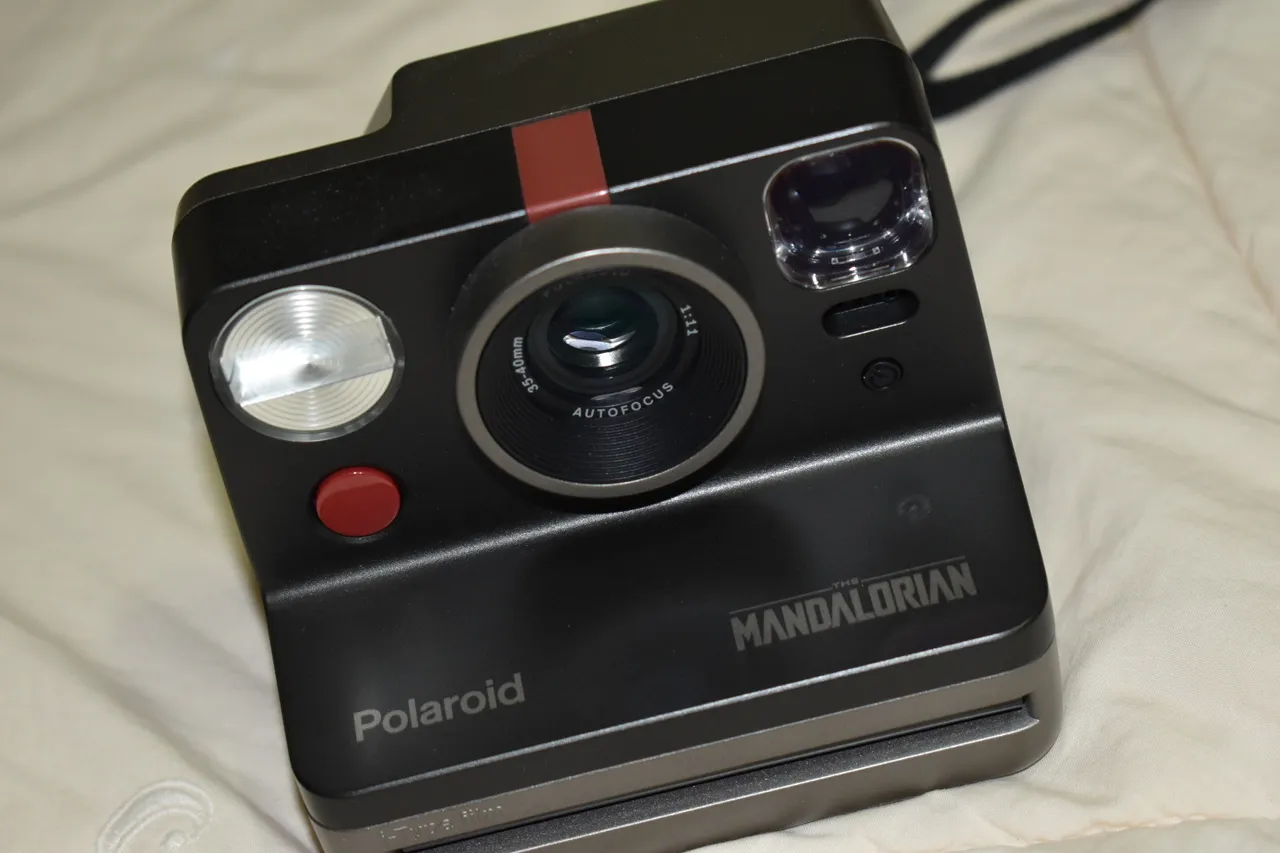 Polaroid Now edição limitada Mandalorian