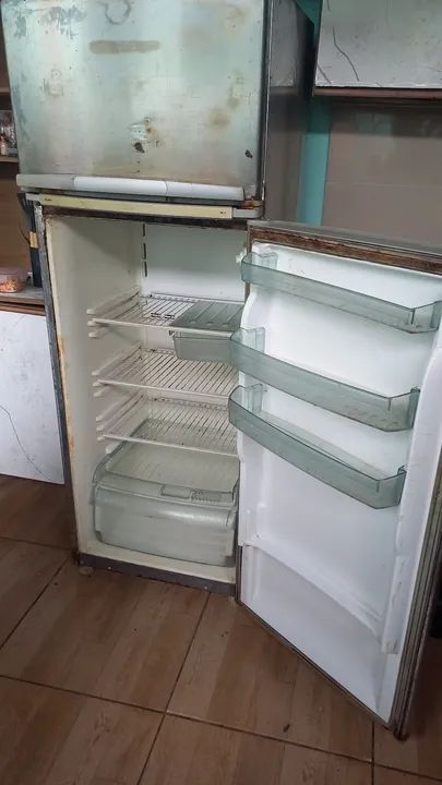 Geladeira Electrolux  em ótimo  estado para venda 500 - Foto 4