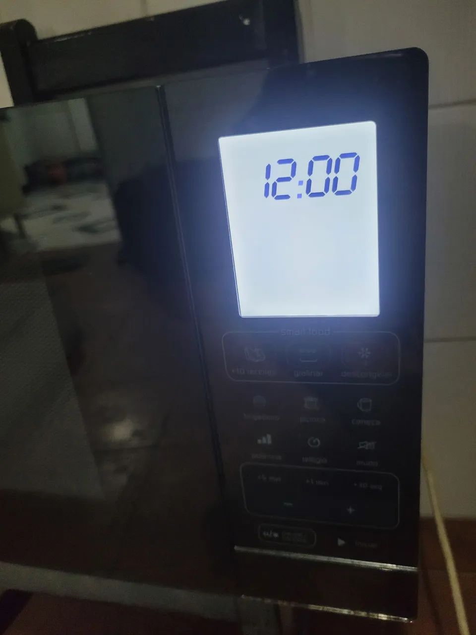 Vendo micro-ondas Brastemp 30L 127V funcionando perfeitamente. - Foto 3