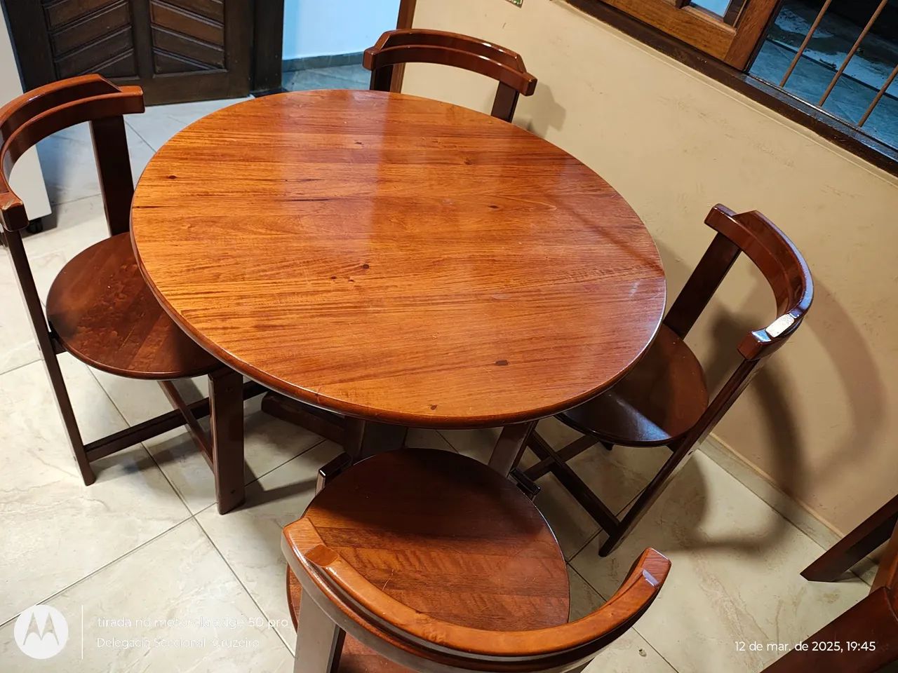 Mesa de Madeira Maciça + 4 cadeiras - Foto 4