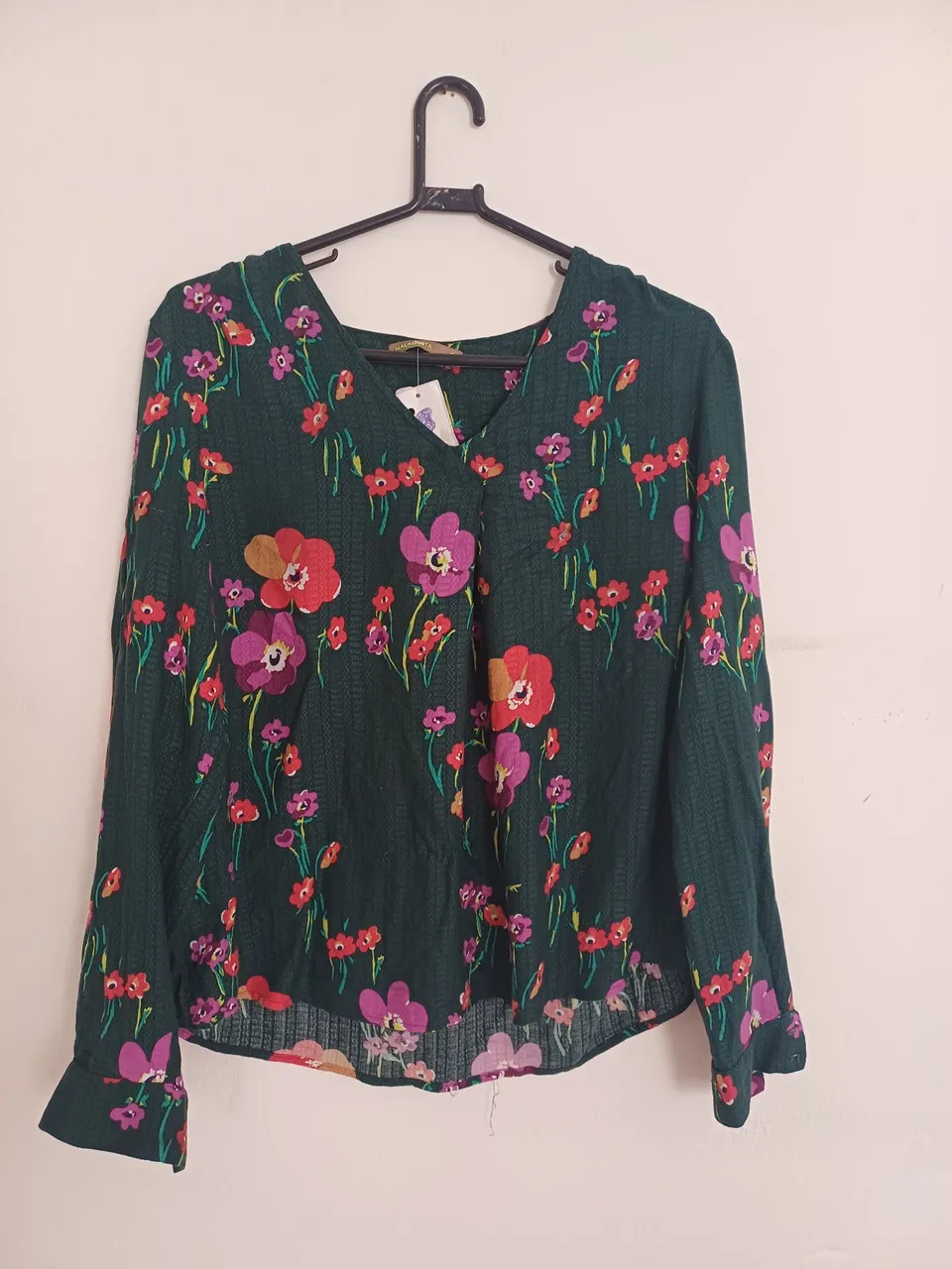 Blusa feminina verde com flores