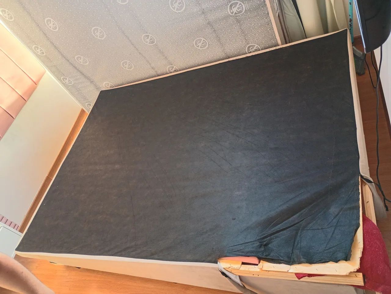 Colchão de casal Queen Usado + Cama com baú com avaria - Foto 2