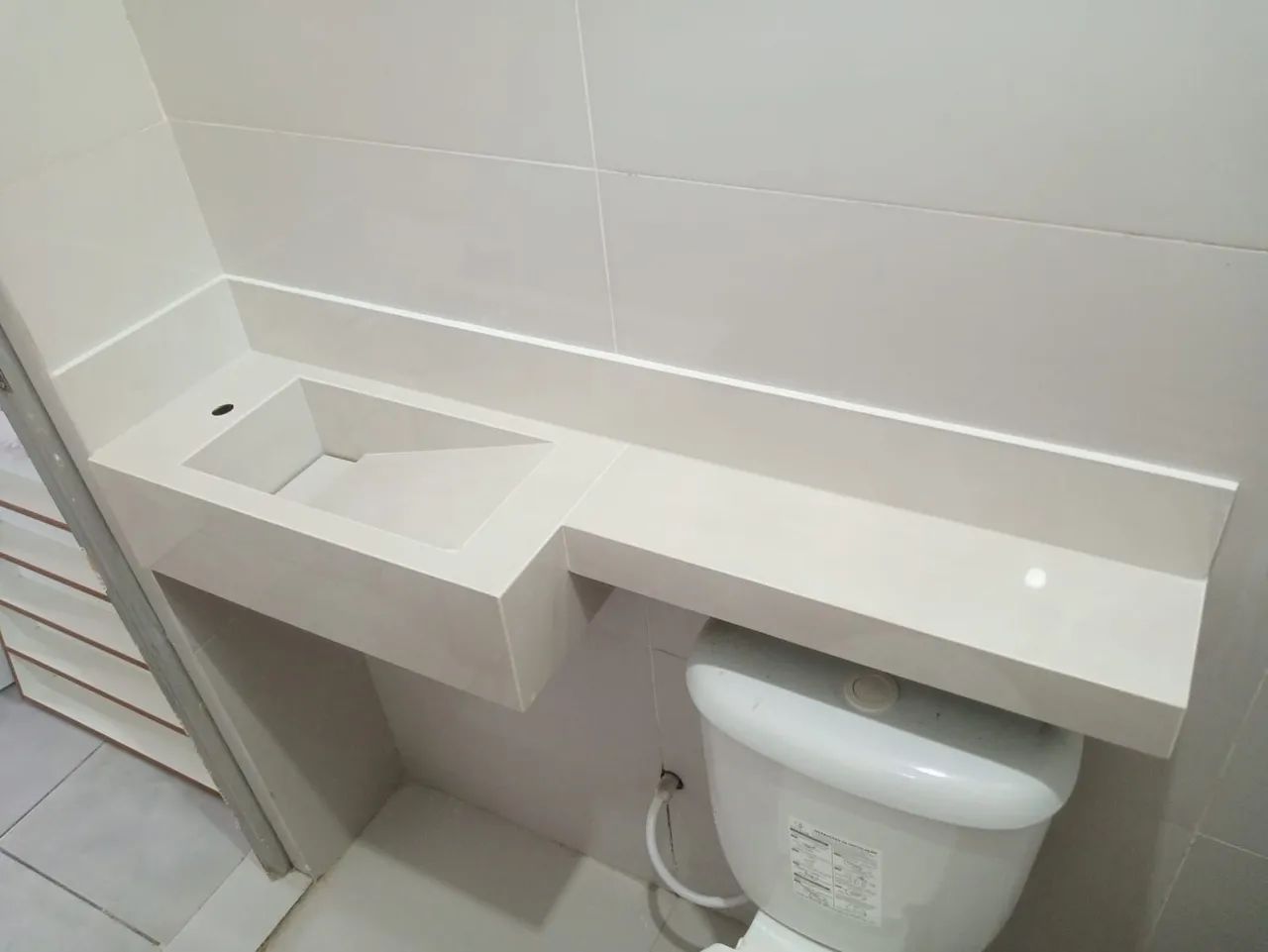 Pias de porcelanato branco polido  - Foto 5