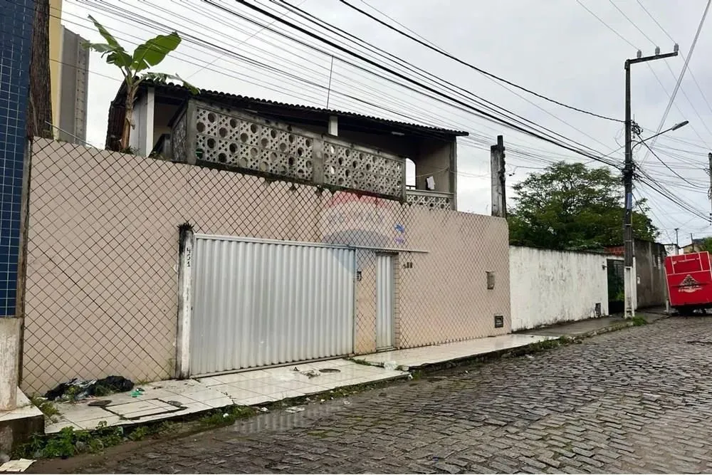 Casa Duplex 8/4 com Kitnet a 500m da Praia de Ponta Negra