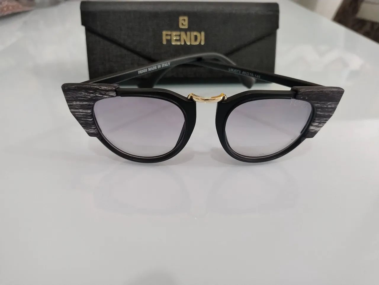 Óculos de sol Fendi novo na caixa  - Foto 4